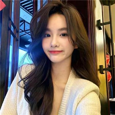 抽象画中的越南少女
